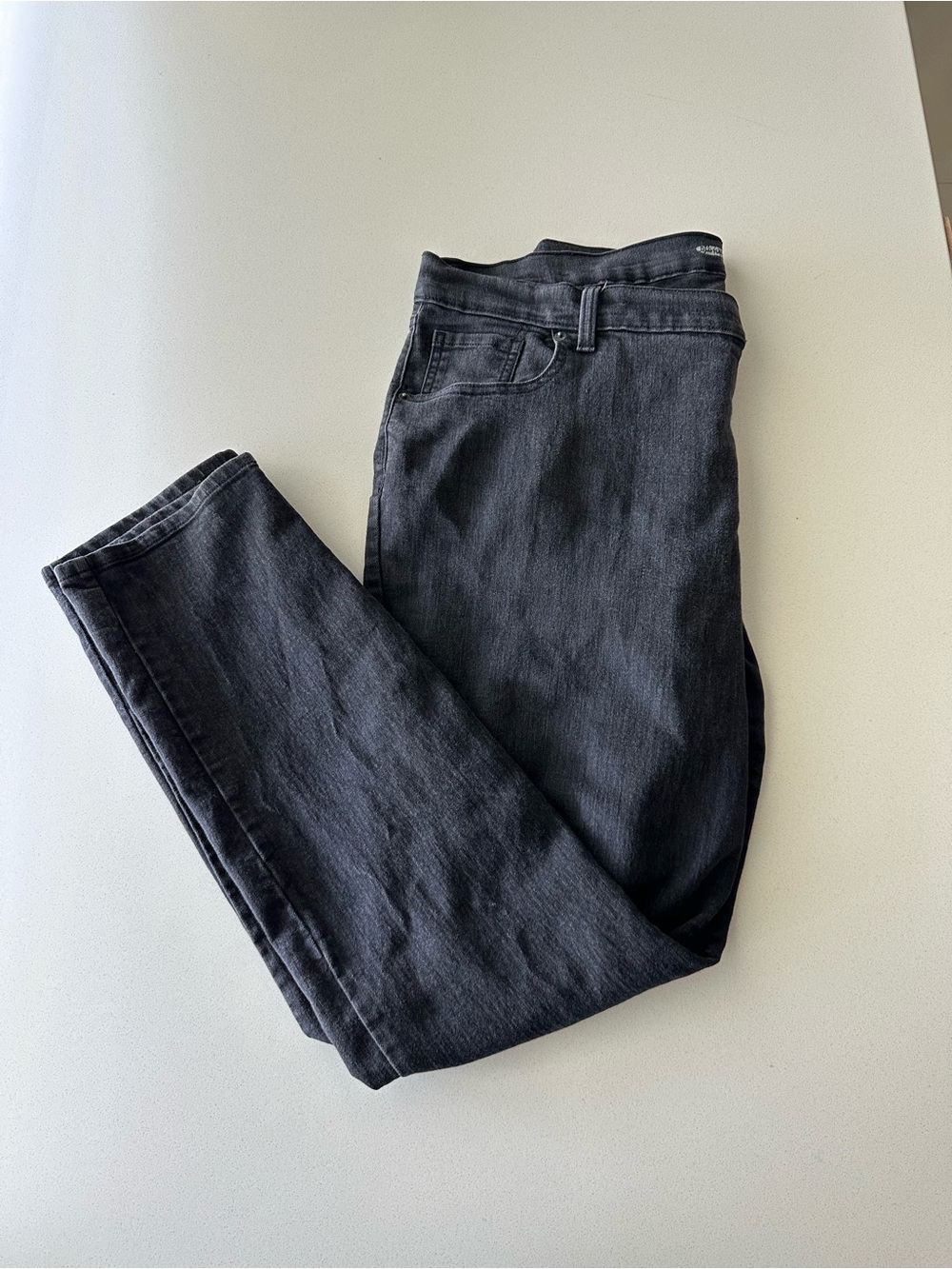 Old Navy Women's Skinny Jeans in Black Wash